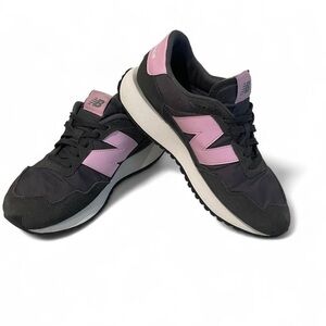 Size: 10 l New Balance 237, Grey and Pink
Shoe Size: US - 10, EU - 41.5